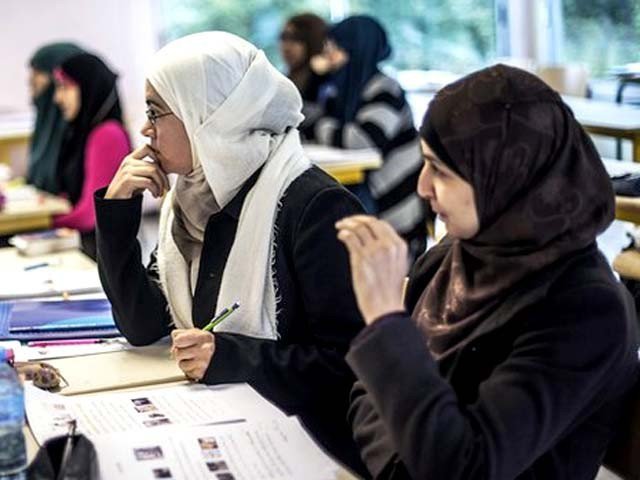 ترکی میں اسکارف پہننے والی خاتون کو پہلی بار وزیر بنا دیا گیا