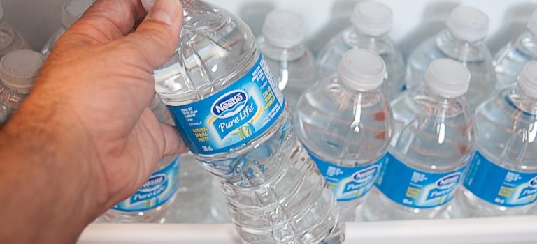 پاکستان میں پانی خرید کر پینا زندگی خریدنے کے مترادف ہے