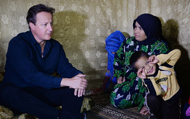 لبنان: ڈیوڈ کیمرون کا شامی پناہ گزینوں کے کیمپ کا دورہ‘ ہر ممکن مدد کی یقین دہانی