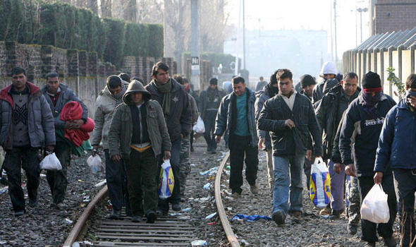 یورپ جانے والے تارکین وطن ہنگری میں بے یارو مدد گار، ریلوے سٹیشن پر پھر مظاہرہ