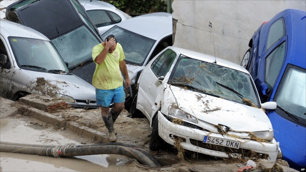 جنوبی سپین میں شدید بارشیں اور سیلاب، درجنوں گاڑیاں بہہ گئیں