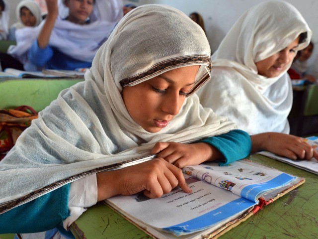 اسکول فیسوں میں سالانہ 10 فیصد اضافہ کی اجازت علم دشمنی ہے’ جی کیو ایم