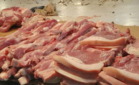 رحیم یار خان: قصاب کے اڈے پر چھاپہ، مضر صحت گوشت برآمد