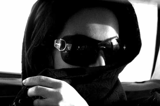 حجاب نہ کرنے پر دو ایرانی خواتین کو جرمانے کی سزا