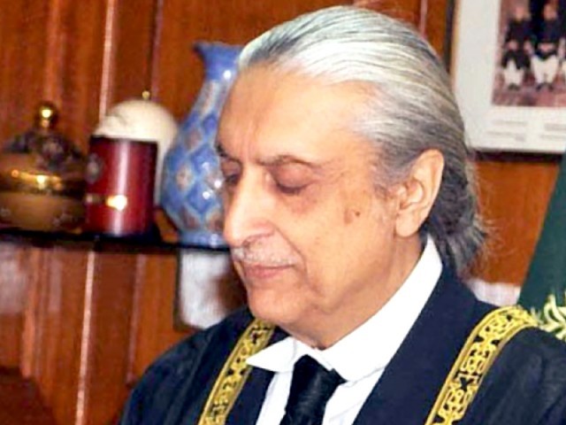اعتراف کرتا ہوں کہ سائلین کو فوری اور سستا انصاف نہیں مل رہا، چیف جسٹس