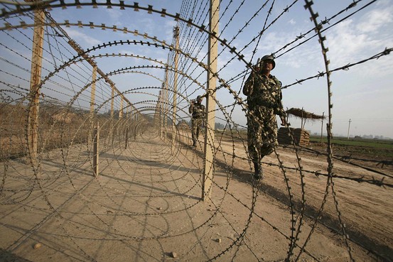 بھارتی جنگی جنون جاری: سیالکوٹ کے چپراڑ سیکٹر میں ایک بار پھر بلا اشتعال فائرنگ