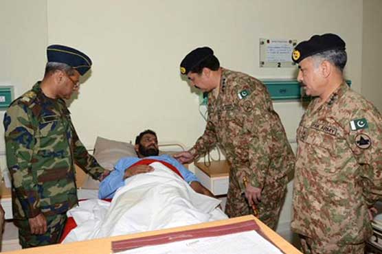 آرمی چیف، ائیرچیف کا سی ایم ایچ پشاور کا دورہ، بیس کیمپ حملے کے زخمیوں کی عیادت کی