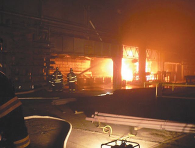 کراچی: اسٹیل مل میں آگ لگنے سے ایک شخص جاں بحق، 2 زخمی