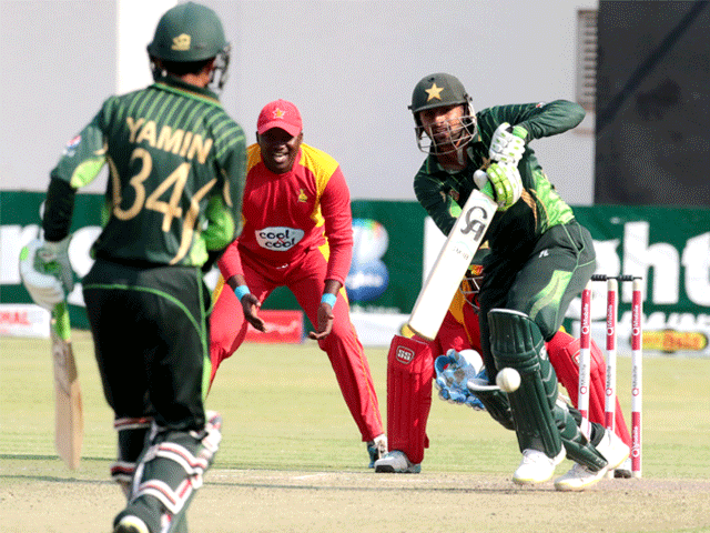 دوسرا ون ڈے؛ زمبابوے کے بہانے پرڈک ورتھ لوئس میتھڈ کے تحت پاکستان کو 5 رنز سے شکست