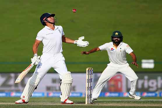 ابو ظہبی ٹیسٹ: تیسرے دن کا کھیل ختم، انگلینڈ 290 رنز، 3 آؤٹ