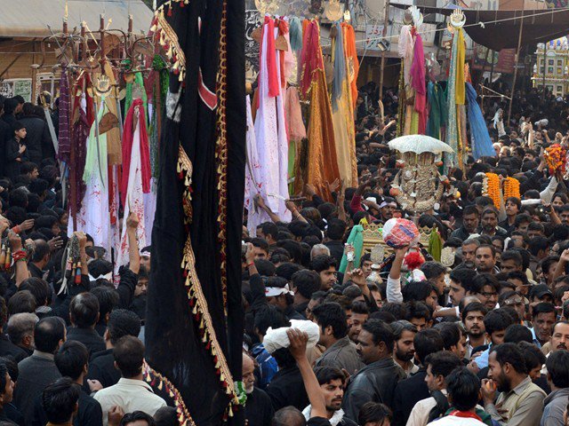 ملک بھر میں 9 ویں محرم الحرام کی مناسبت سے ماتمی جلوس نکالے جا رہے ہیں