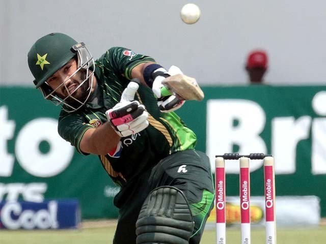 دوسرا ون ڈے؛ زمبابوے کے 276 رنز کے جواب میں پاکستان مشکلات کا شکار