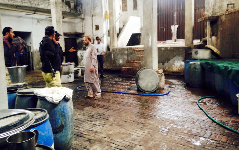 پنجاب فوڈ اتھارٹی کے چھاپے کتنی حقیقت کتنے افسانے