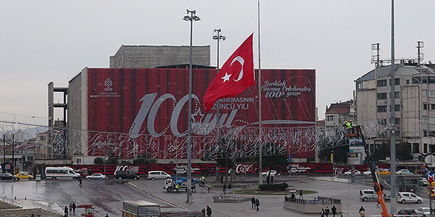 انقرہ دھماکے: پورا ترکی سوگ میں ڈوبا رہا، سڑکیں بازار سنسان