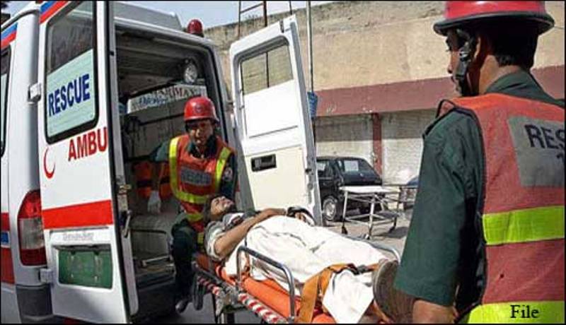 تونسہ: بس کی ٹکر سے باپ بیٹا سمیت ایک ہی خاندان کے 3 افراد جاں بحق