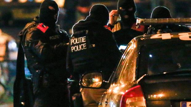 برسلز میں پیرس طرز کے حملوں کے خدشے کے باعث رات گئے تک کئی علاقوں میں آپریشنز جاری