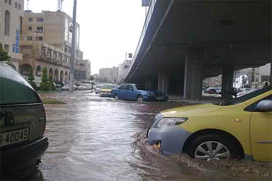 اردن: شدید بارشوں اور سیلاب سے نظام زندگی مفلوج
