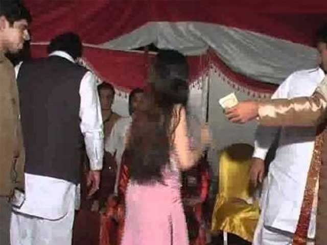 تفریح کے نام پر مظفرگڑھ میلے میں غیراخلاقی سرگرمیاں، انتظامیہ خاموش