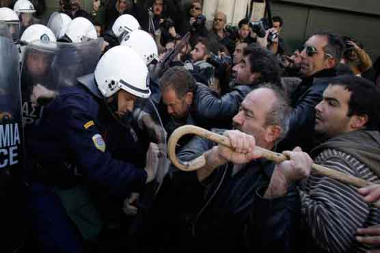 ایتھنز: پولیس اور کسانوں میں جھڑپں، سڑکیں میدان جنگ بن گئیں