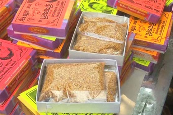 انوکھا احتجاج: بھارت میں کانگریس نے دیوالی پر مٹھائی کی جگہ دال بانٹی