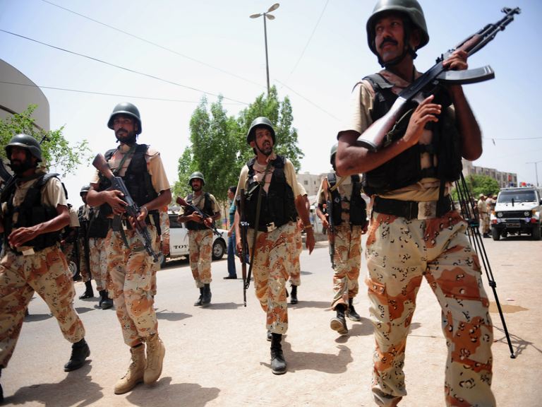 رینجرز کا کورنگی میں ایم کیوایم کے سیکٹر آفس پر چھاپہ