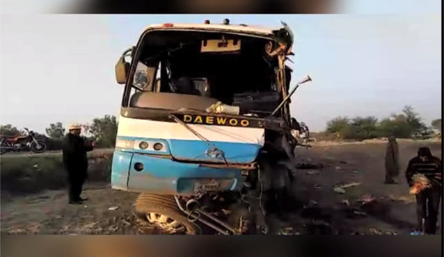 بہاولپور :مسافر بس الٹنے سے بچی سمیت 4 افراد جاں بحق