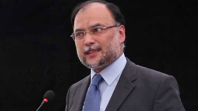 بلدیاتی انتخابات سے جمہوریت مستحکم اور ملک ترقی کی راہ پر گامزن کرنے میں مدد ملے گی، احسن اقبال