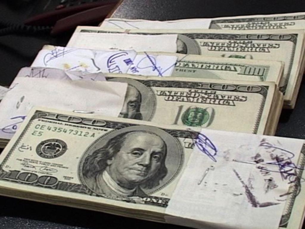 منی بجٹ کے بعد ڈالر کو پَر لگ گئے،108روپے کے قریب پہنچ گیا
