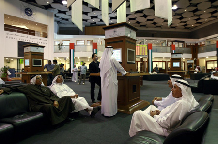 دبئی : دن دیہاڑے ڈاکو منی ایکسچینج سے دس لاکھ درہم لے اڑے