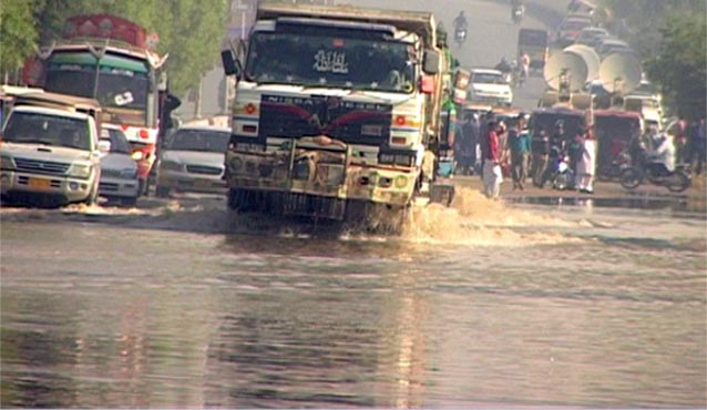 گلشن اقبال میں پانی کے پائپ کی تیسرے روز بھی مرمت نہ ہوسکی