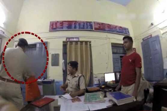 بھارت: پولیس اہلکاروں کا تھانے میں 25 سالہ لڑکی پر تشدد