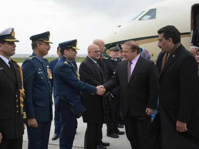 وزیر اعظم میاں نواز شریف کی پیرس آمد کے موقع پر پاکستان مسلم لیگ (ن) فرانس کی جانب سے شاندار استقبال