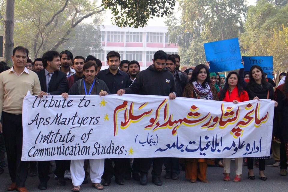 سانحہ پشاور کے شہداء کی یاد میں ادارہ علوم ابلاغیات جامعہ پنجاب کے زیر اہتمام واک کا انعقاد