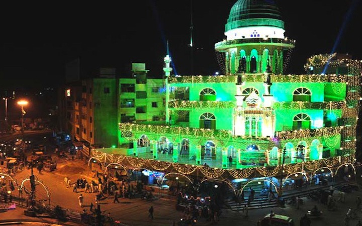 استقبال ربیع الاول کے سلسلہ میں گذشتہ روز شریعت کالج کھاریاں نے جلوس نکالا گیا