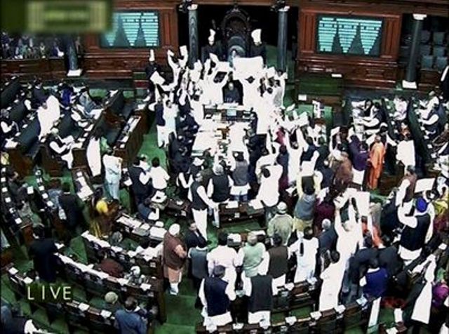 گاندھی خاندان کیخلاف انتقامی کارروائی، راجیہ سبھا میں ہنگامہ