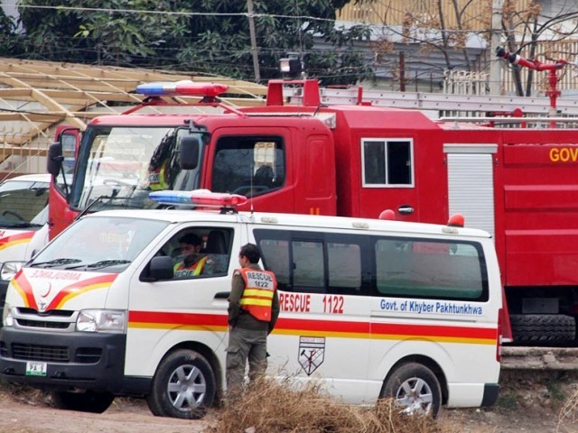 ریسکیو 1122 سنٹرل اسٹیشن  پر سانحہ پشاور کے شہداء کے لئی فاتحہ خوانی اور شمعیں روشن کی گئیں