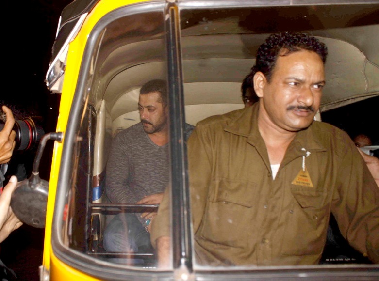 سلمان خان کی سادگی :ممبئی میں رکشہ میں سفر کیا