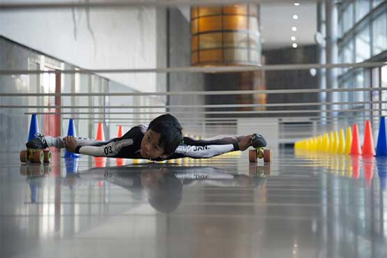 سات سالہ بچے کا طویل ترین رولر سکیٹنگ کا عالمی ریکارڈ