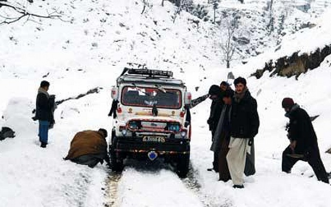 بالائی علاقوں میں برفباری جاری ،متعدد مقامات پر رابطہ سڑکیں بند