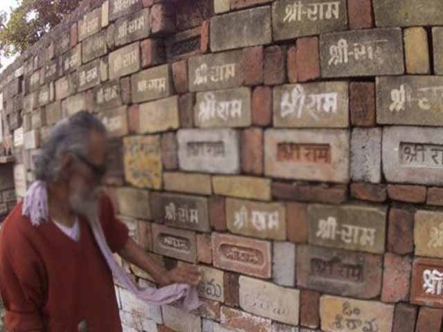 ہندو انتہاپسندوں نے بابری مسجد کی جگہ مندر بنانے کیلئے پتھر پہنچانے شروع کر دیئے