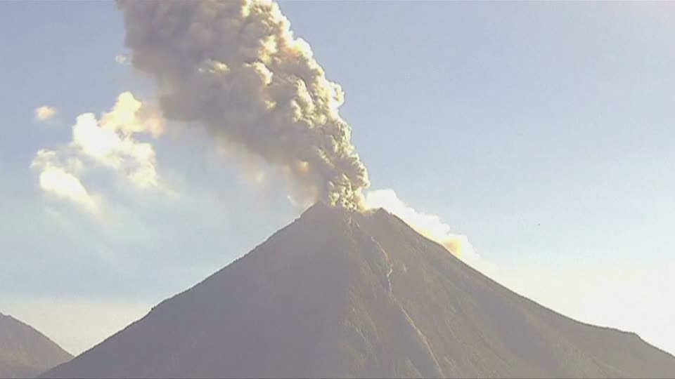 میکسیکو میں آتش فشاں سے راکھ اور دھویں کا اخراج پھر شروع
