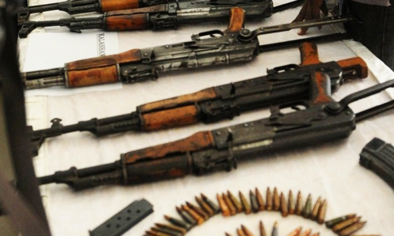 لاہور پولیس نے بڑی تعداد میں اسلحہ برآمد کر لیا، 13 گرفتار