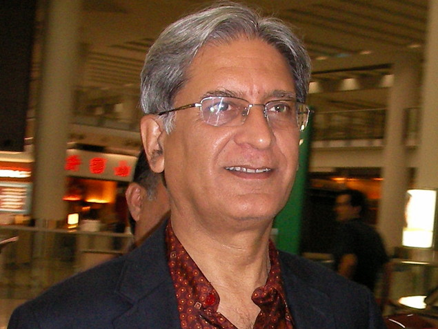 وزیراعظم شاید اپنی غلطیوں کے باعث معیاد پوری نہ کر سکیں، اعتزاز احسن