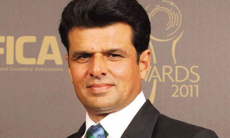 پی سی بی کا علیم ڈار کیلئے 10 لاکھ روپے کے انعام کا اعلان