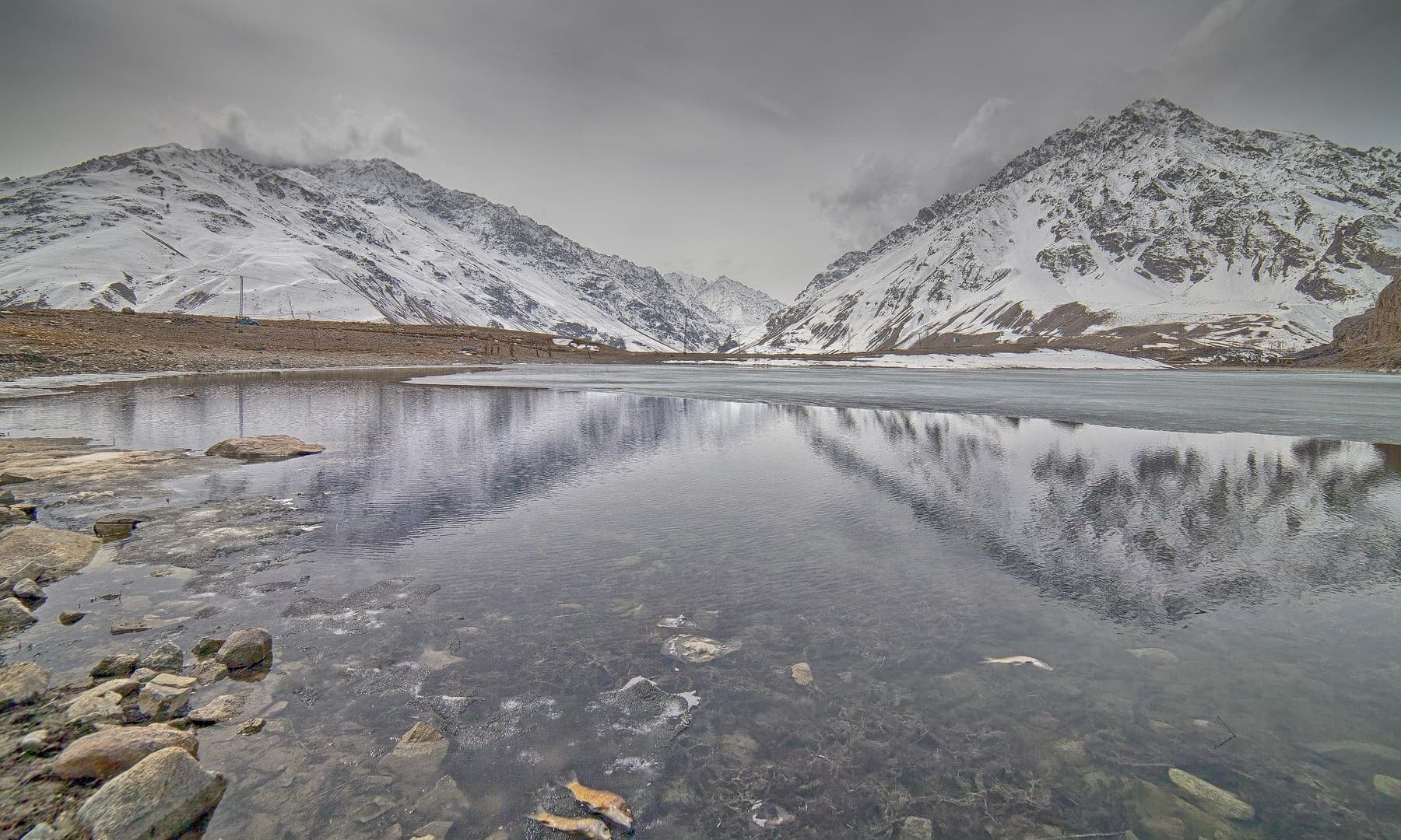 چترال سمیت پہاڑی علاقوں میں برفباری،مسافروں کو مشکلات کا سامنا