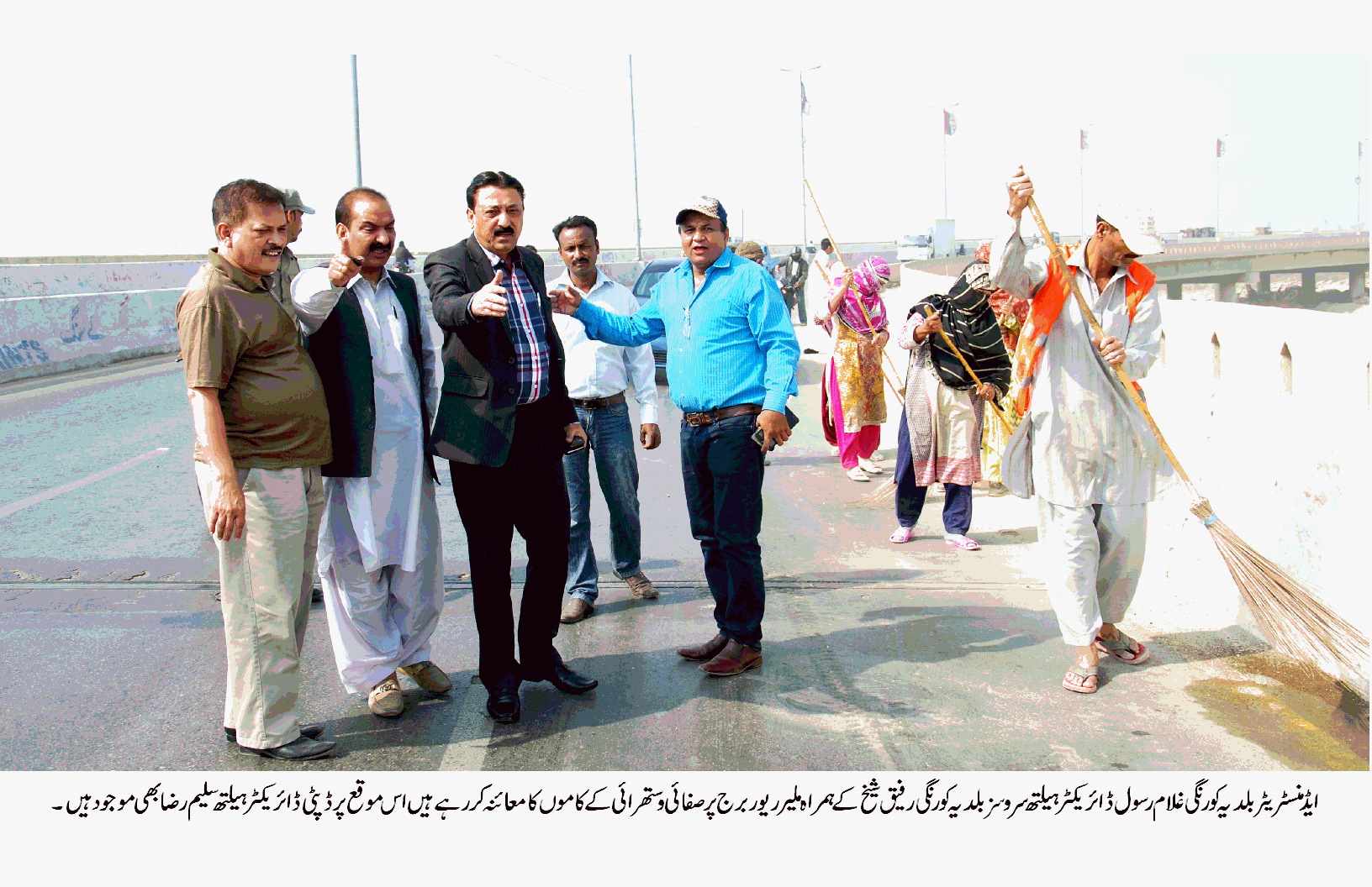 بلدیہ کورنگی کے تحت مشین کے ذریعے ملیر ریور برج کی صفائی کے کام کا آغاز