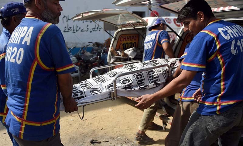 کراچی کے علاقے گزری میں پولیس اہلکار کی فائرنگ سے زخمی شہری دم توڑ گیا