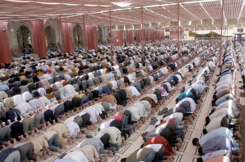 امریکا: نماز جمعہ پڑھنے کی سزا، سینکڑوں مسلمان نوکری سے فارغ