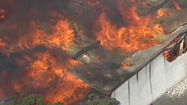 بہاولنگر: فرنیچر کے کارخانے میں آتشزدگی سے لاکھوں کا فرنیچر جل کر راکھ