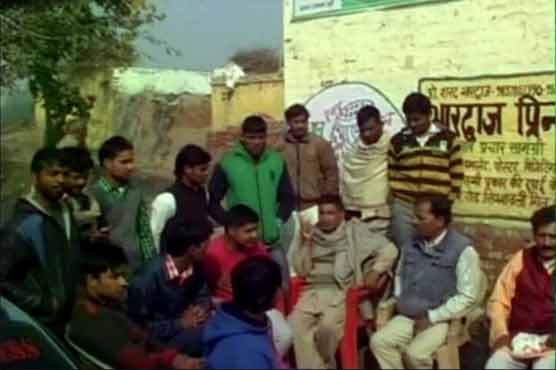 بھارت: ریپ کے ملزمان کو پانچ بار جوتے مارنے کی سزا